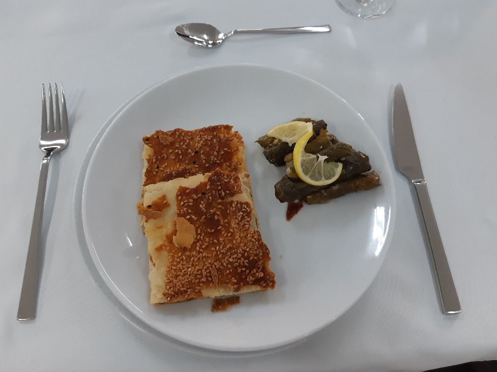 Zakąski tureckie Yaprak sarma i Tandir pastry
